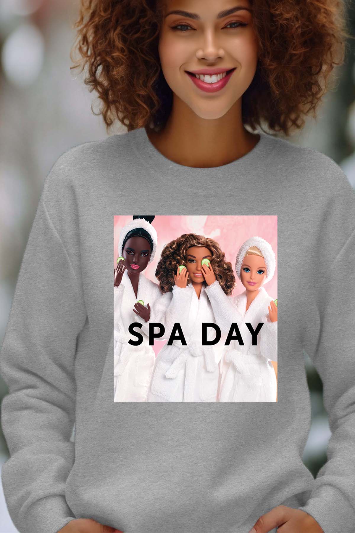 COULEUR:Gris|Sweat Col Rond Femme | Barbie Spa Day Gris