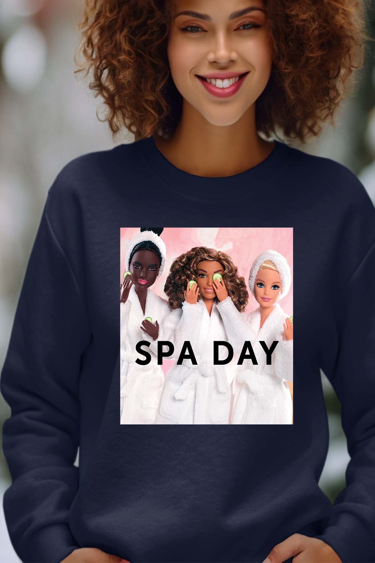 COULEUR:Marine|Sweat Col Rond Femme | Barbie Spa Day Marine