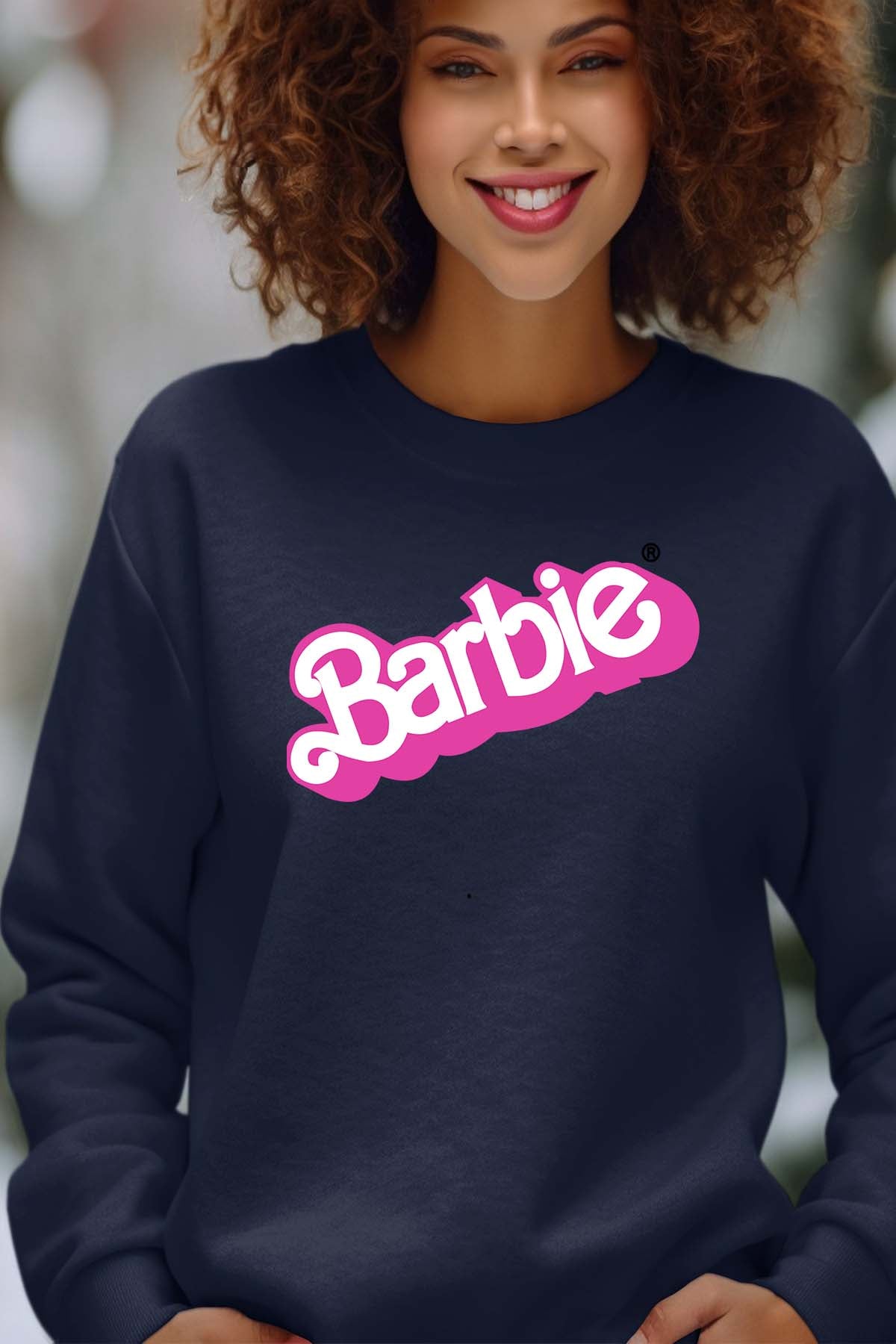 COULEUR:Marine|Sweat Col Rond Femme | Logo barbie Marine